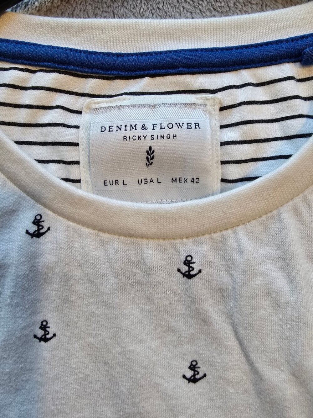 Denim and Flower white T shirt with anker pattern size large - Picture 3 of 6